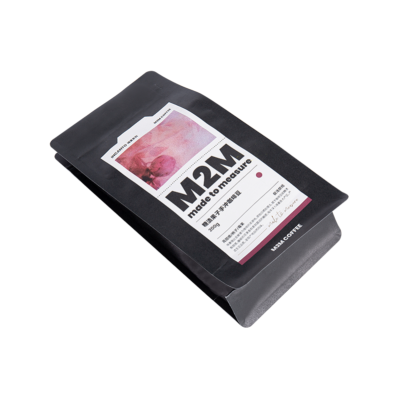 250 g, 500 g, 1 kg Balenie kávy vrecko s nálepkou 250 g, 500 g, 1 kg Balenie kávy vrecko s nálepkou