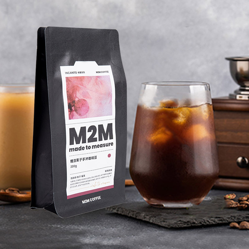 250 g, 500 g, 1 kg Balenie kávy vrecko s nálepkou 250 g, 500 g, 1 kg Balenie kávy vrecko s nálepkou